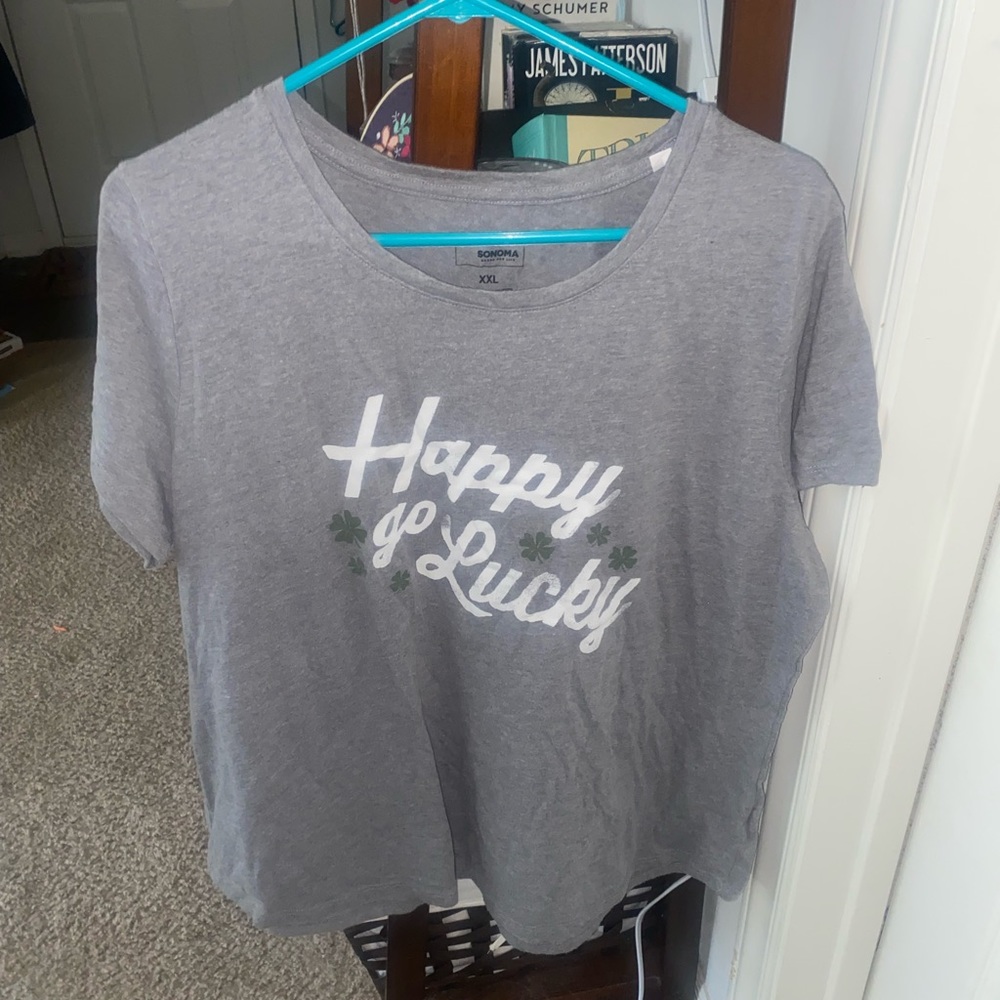 🍀happy go lucky st Patrick’s day t shirt! Comfy purchased at kohls size 2XL